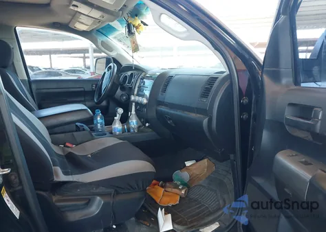 2010 Toyota Tundra Grade 5.7L V8 z USA, uszkodzony, nr VIN 5TFDW5F12AX126950